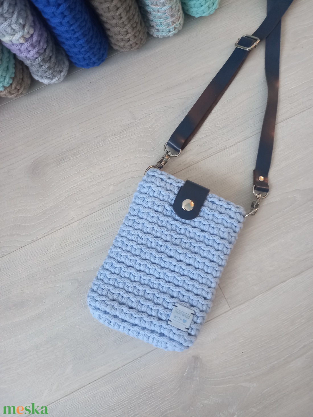 Világoskék/Sötétkék horgolt mobil-táska - bőr táskapánttal - táska & tok - kézitáska & válltáska - vállon átvethető táska - Meska.hu