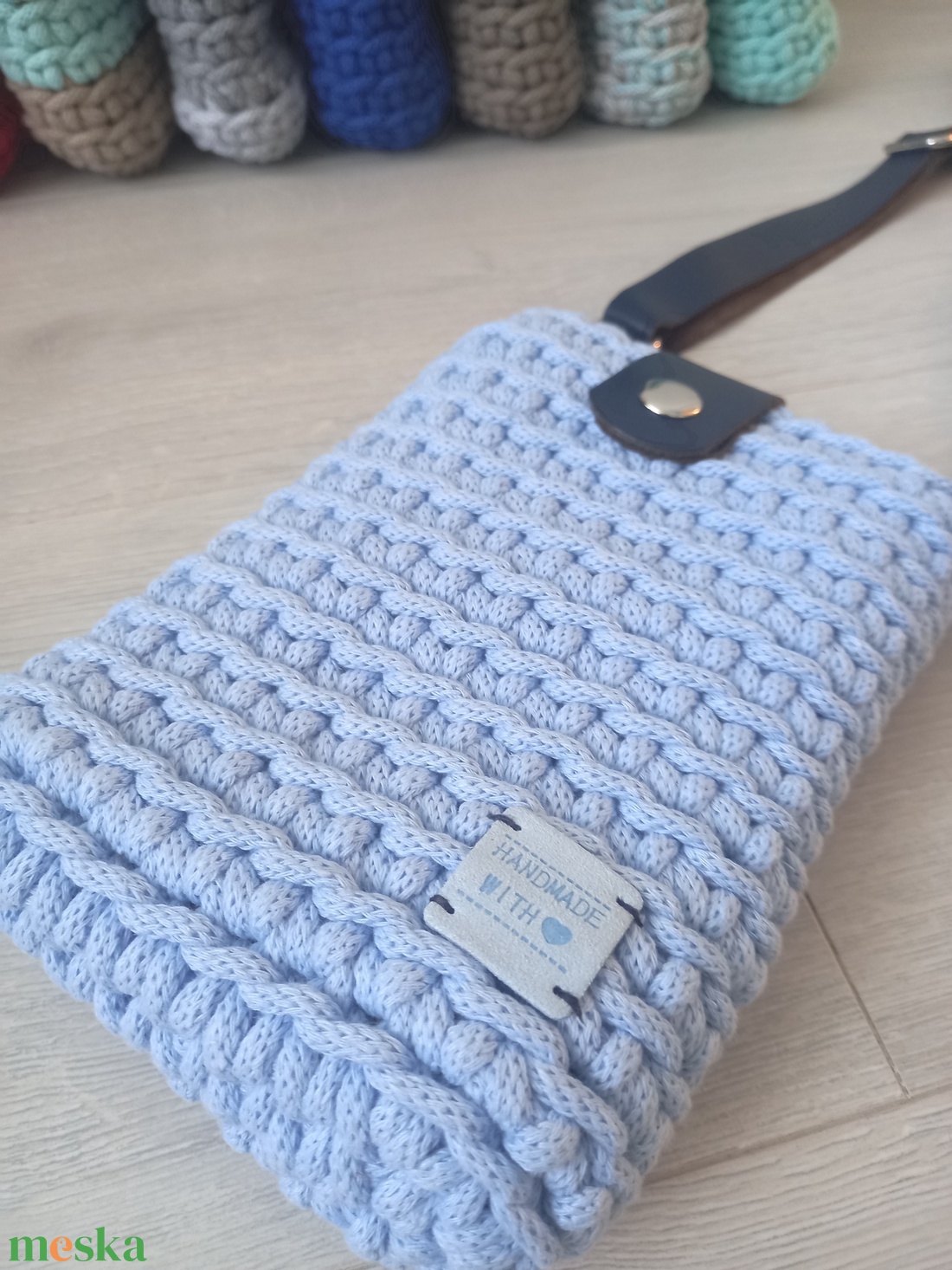Világoskék/Sötétkék horgolt mobil-táska - bőr táskapánttal - táska & tok - kézitáska & válltáska - vállon átvethető táska - Meska.hu