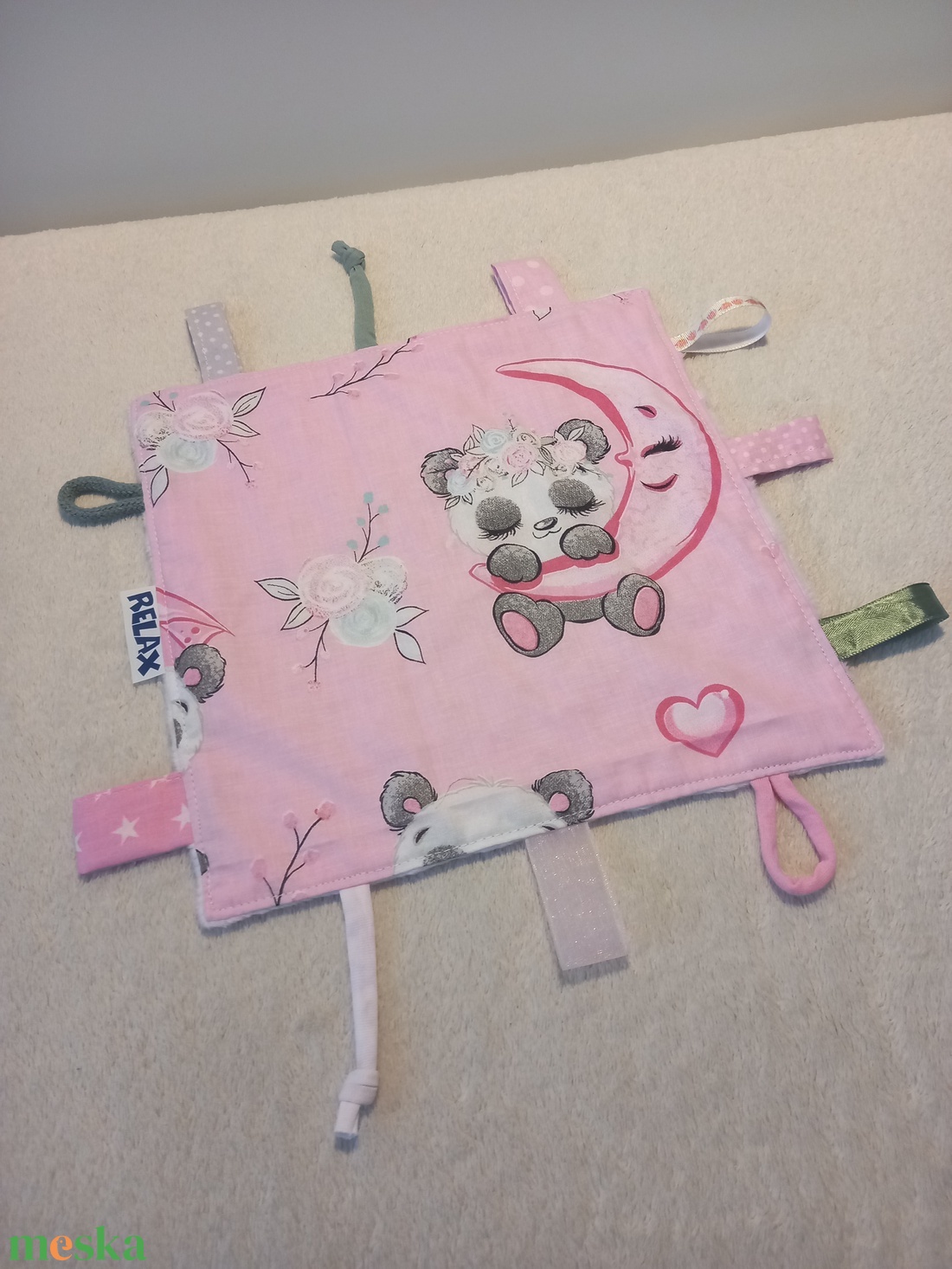Minky Ölelgető/morzsolgató kendő - Panda kislány - baba - mama - baba játékok - szundikendő, alvóka - Meska.hu
