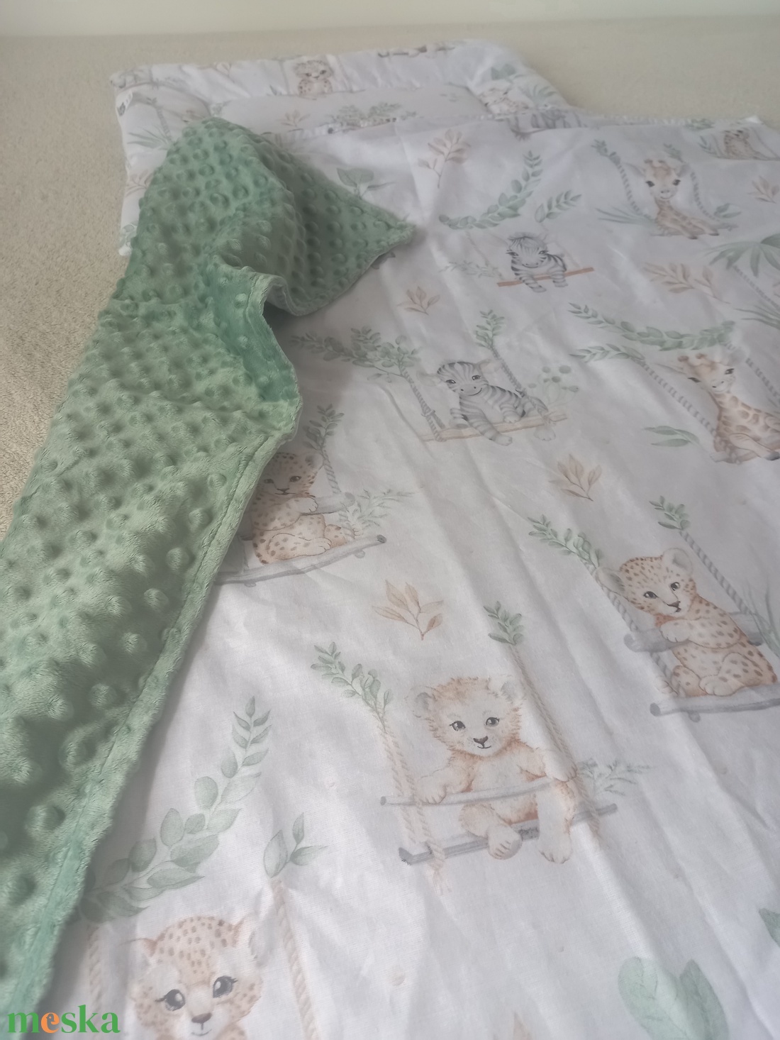 Zsálya/Szafari Ovis minky ágynemű garnitúra: minky takaró+párna - játék & sport - ovis felszerelés - ovis ágynemű - Meska.hu