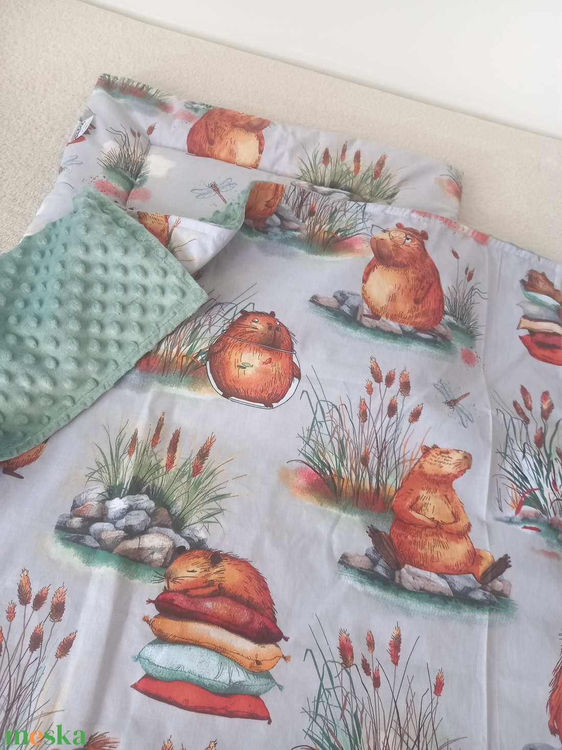 Zsálya/Kapibara Ovis minky ágynemű garnitúra: minky takaró+párna - játék & sport - ovis felszerelés - ovis ágynemű - Meska.hu