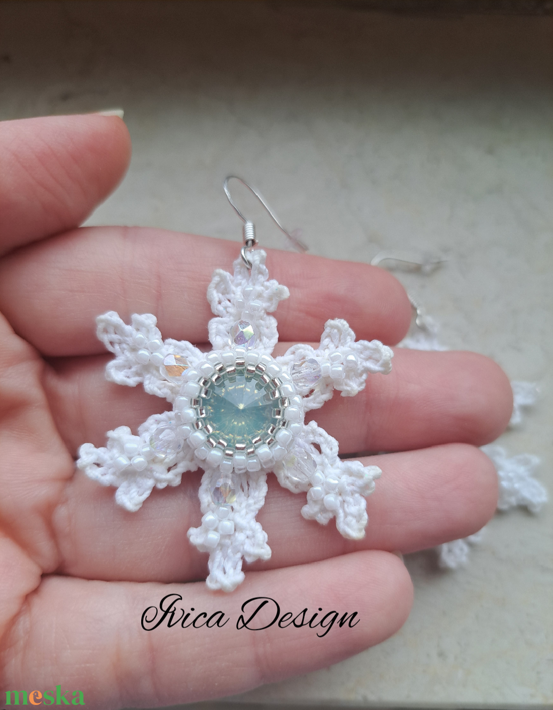 Horgolt Hópehely Fülbevalók Kristállyal - ékszer - fülbevaló - lógó fülbevaló - Meska.hu