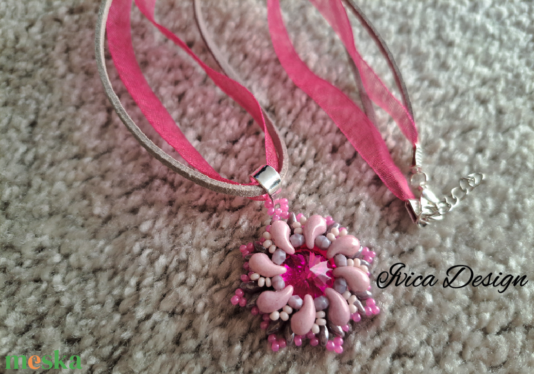 Amarillisz Medál Nyaklánccal - ékszer - nyaklánc - medálos nyaklánc - Meska.hu