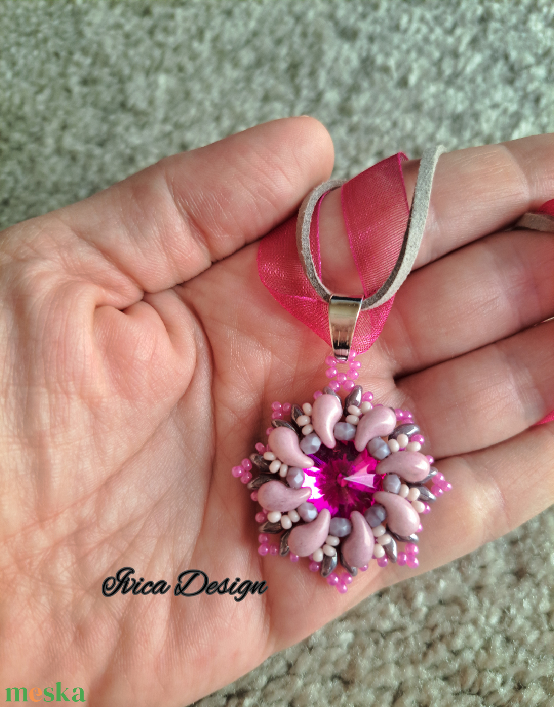 Amarillisz Medál Nyaklánccal - ékszer - nyaklánc - medálos nyaklánc - Meska.hu