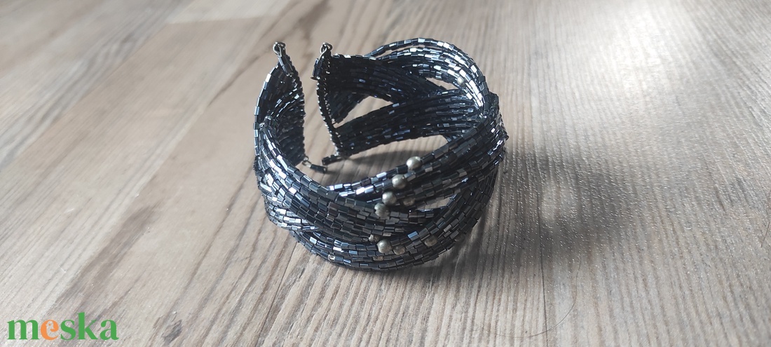 �� Fekete-ezüst elegancia gyöngy karkötő � kézzel készült statement ékszer - ékszer - karkötő - gyöngyös karkötő - Meska.hu