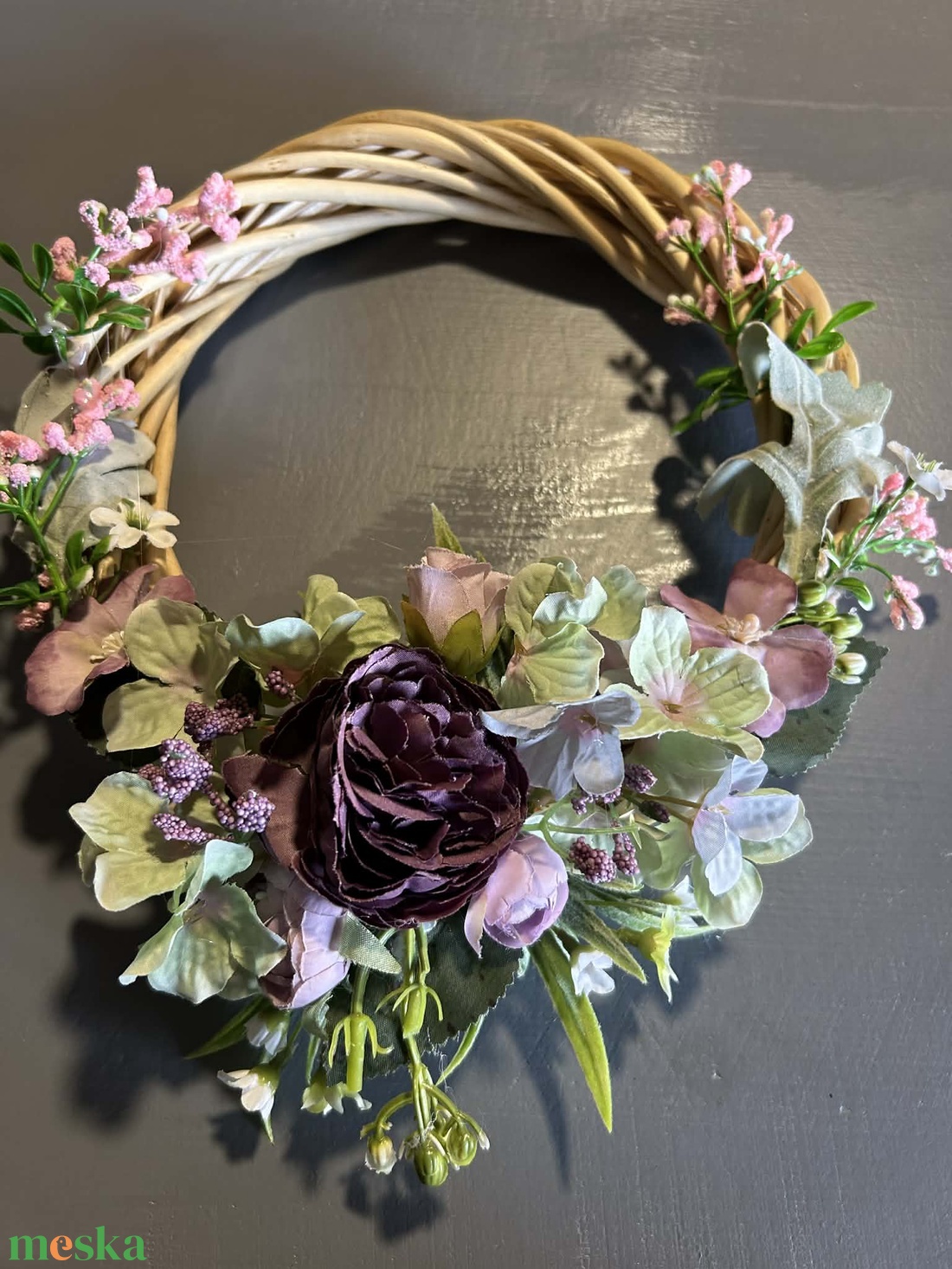  Természetes hatású tavaszi koszorú � zöldes-lilás virágkompozíció - otthon & életmód - dekoráció - ajtó- és ablak dekoráció - ajtódísz & kopogtató - Meska.hu