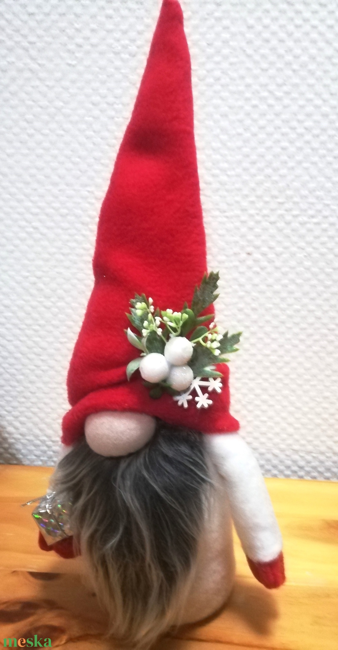 Téli manó ajándékdobozzal - otthon & életmód - dekoráció - manók - Meska.hu