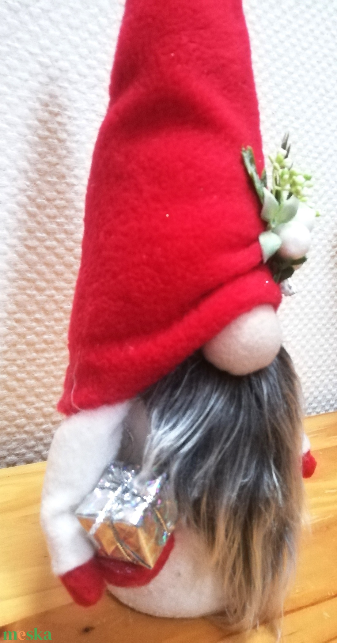 Téli manó ajándékdobozzal - otthon & életmód - dekoráció - manók - Meska.hu