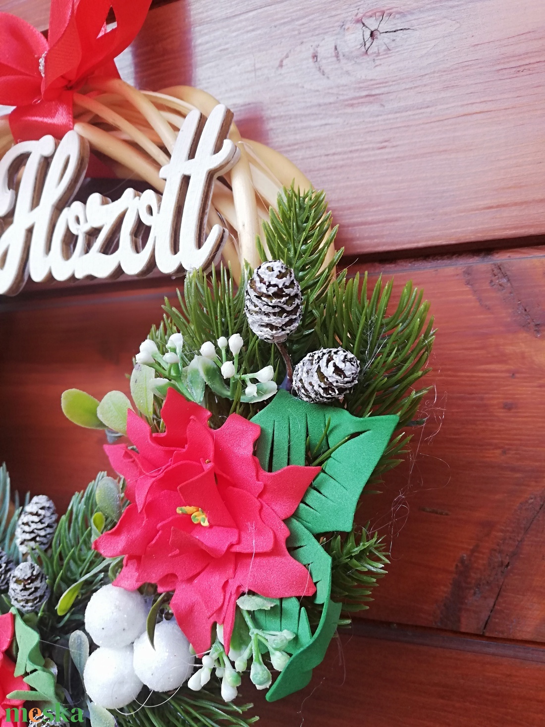 Téli koszorú mikulásvirággal - karácsony - karácsonyi lakásdekoráció - karácsonyi ajtódíszek - Meska.hu