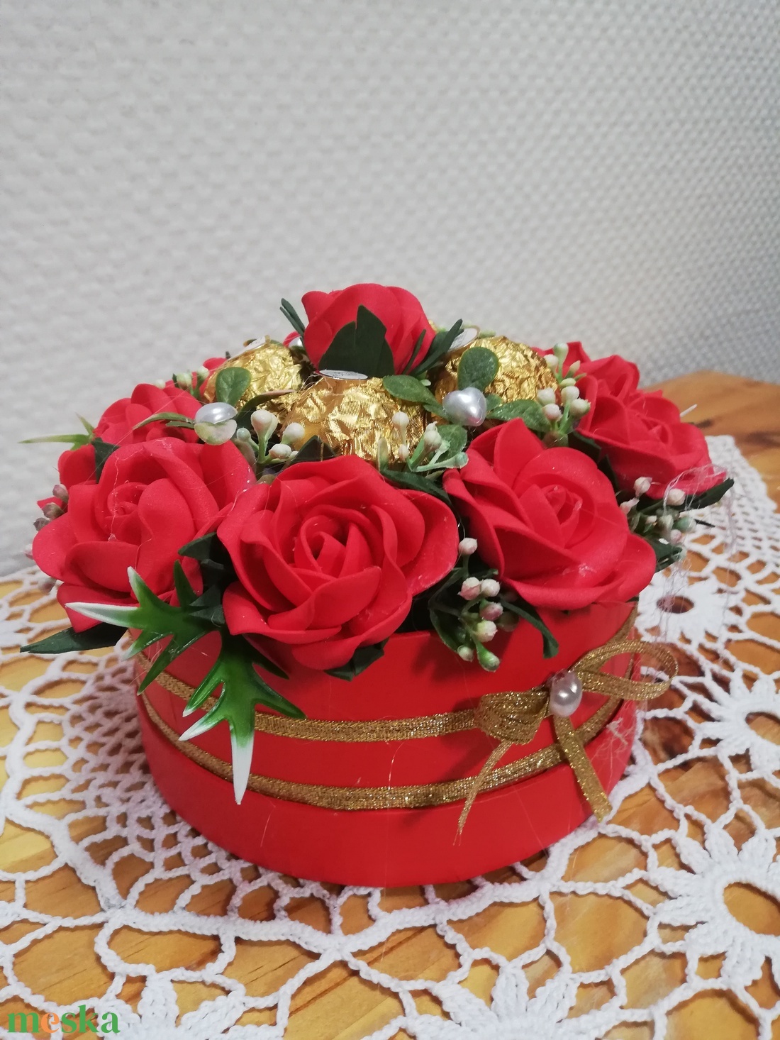 Virágos doboz bonbonnal - otthon & életmód - dekoráció - asztal és polc dekoráció - díszdoboz - Meska.hu