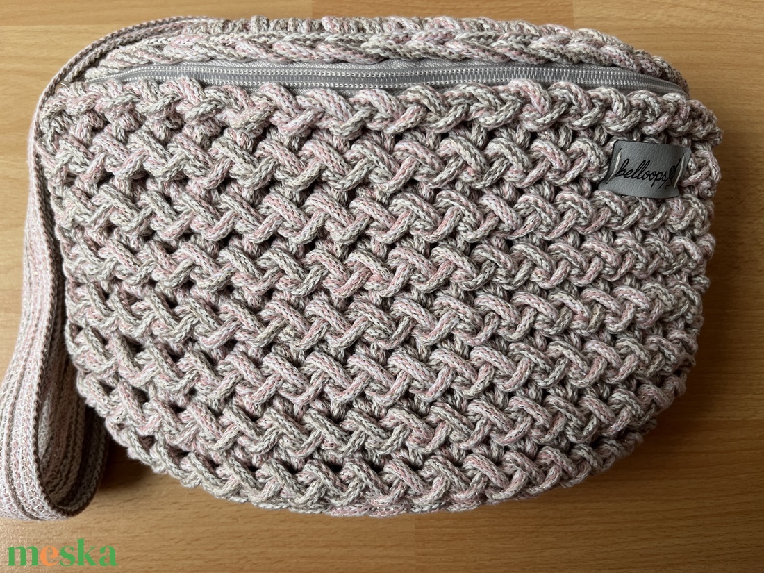 Horgolt cikcakk mintás crossbody táska - táska & tok - övtáska - Meska.hu
