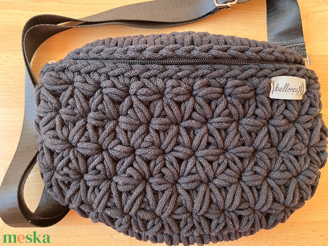 Horgolt dupla jázmin mintás crossbody - táska & tok - övtáska - Meska.hu