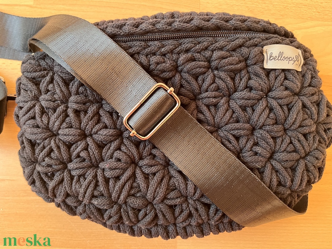 Horgolt dupla jázmin mintás crossbody - táska & tok - övtáska - Meska.hu