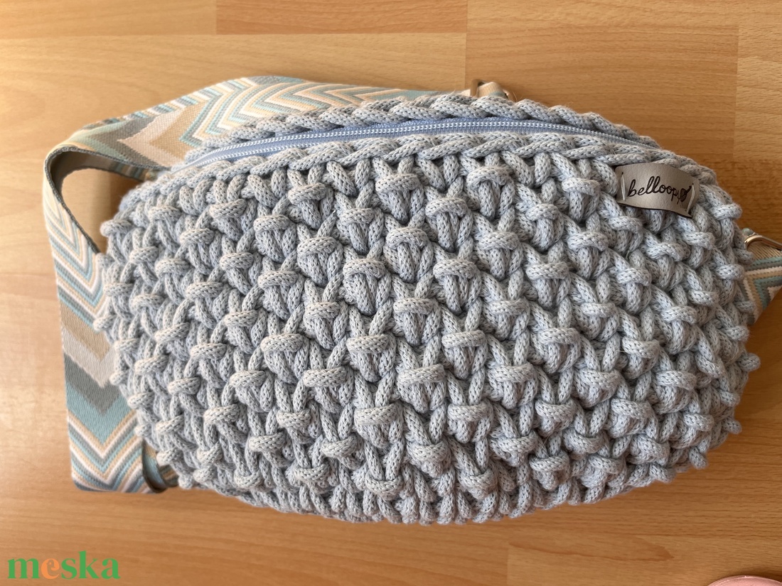 Horgolt búzabogyó mintás crossbody - táska & tok - övtáska - Meska.hu