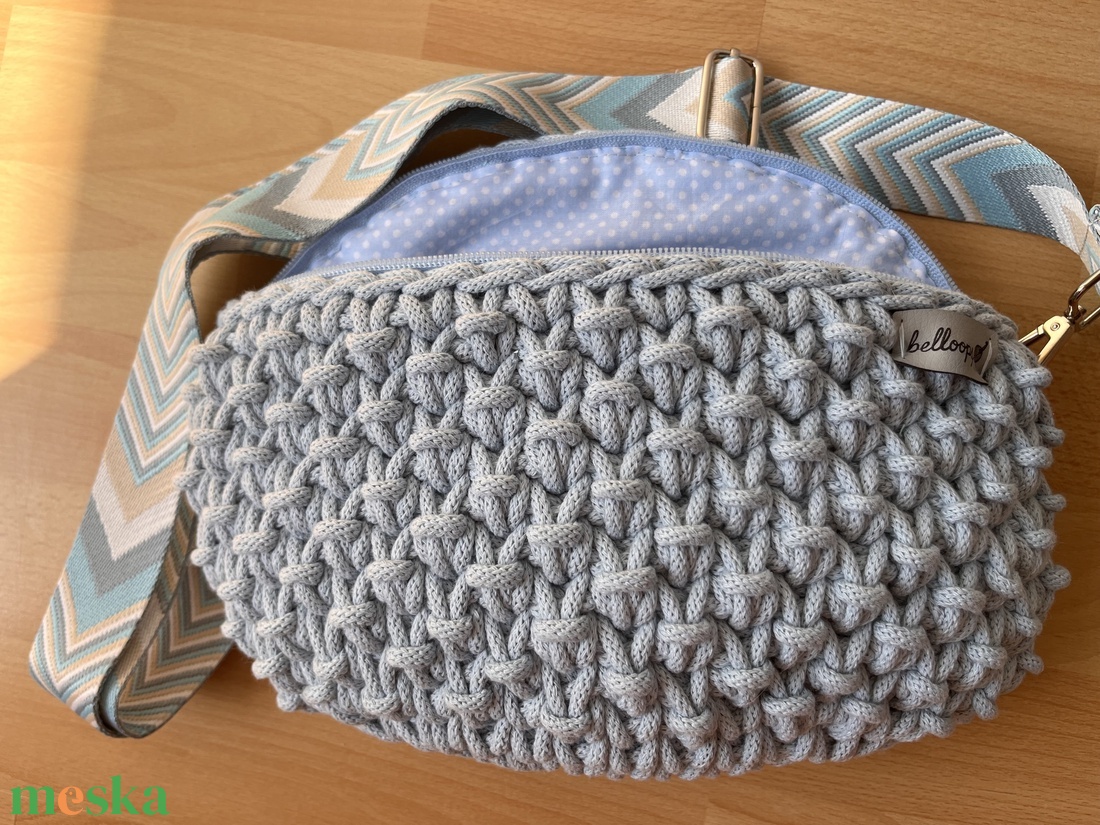 Horgolt búzabogyó mintás crossbody - táska & tok - övtáska - Meska.hu