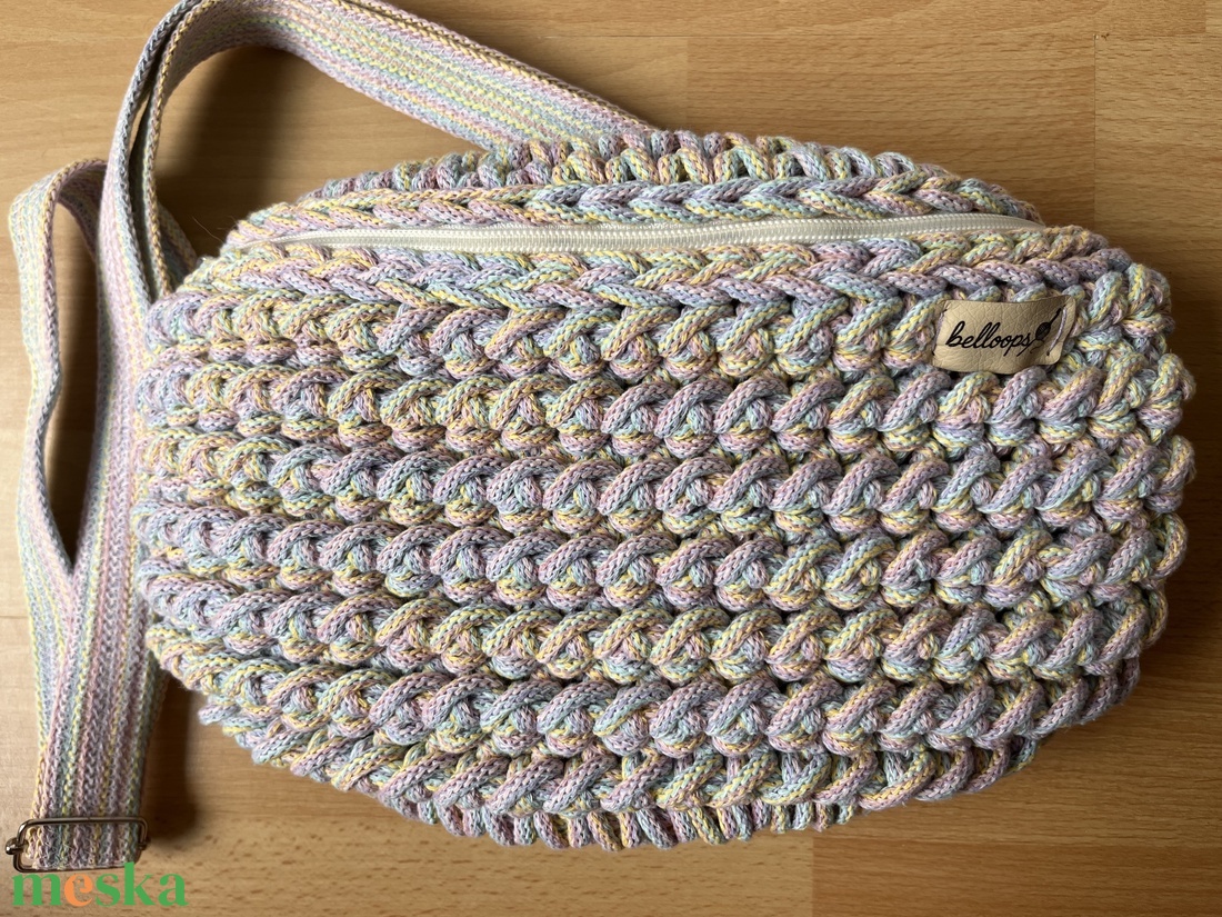 Horgolt fonottka mintás crossbody - táska & tok - övtáska - Meska.hu