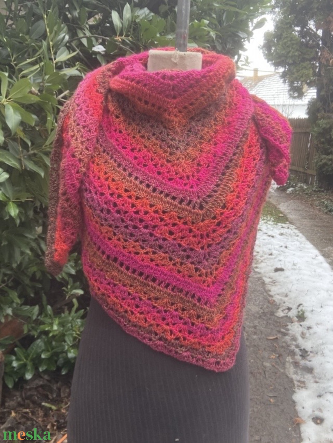 Tulipán horgolt vállkendő sálkendő  - ruha & divat - sál, sapka, kendő - vállkendő - Meska.hu