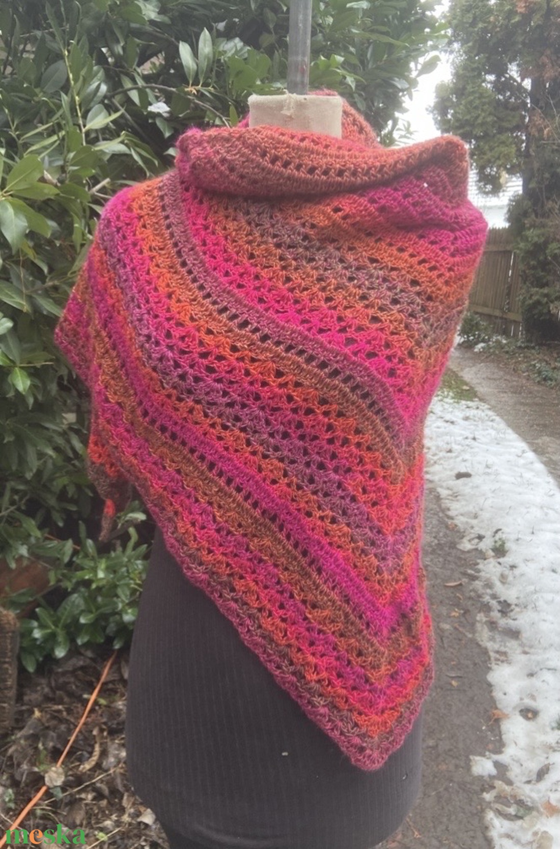 Tulipán horgolt vállkendő sálkendő  - ruha & divat - sál, sapka, kendő - vállkendő - Meska.hu