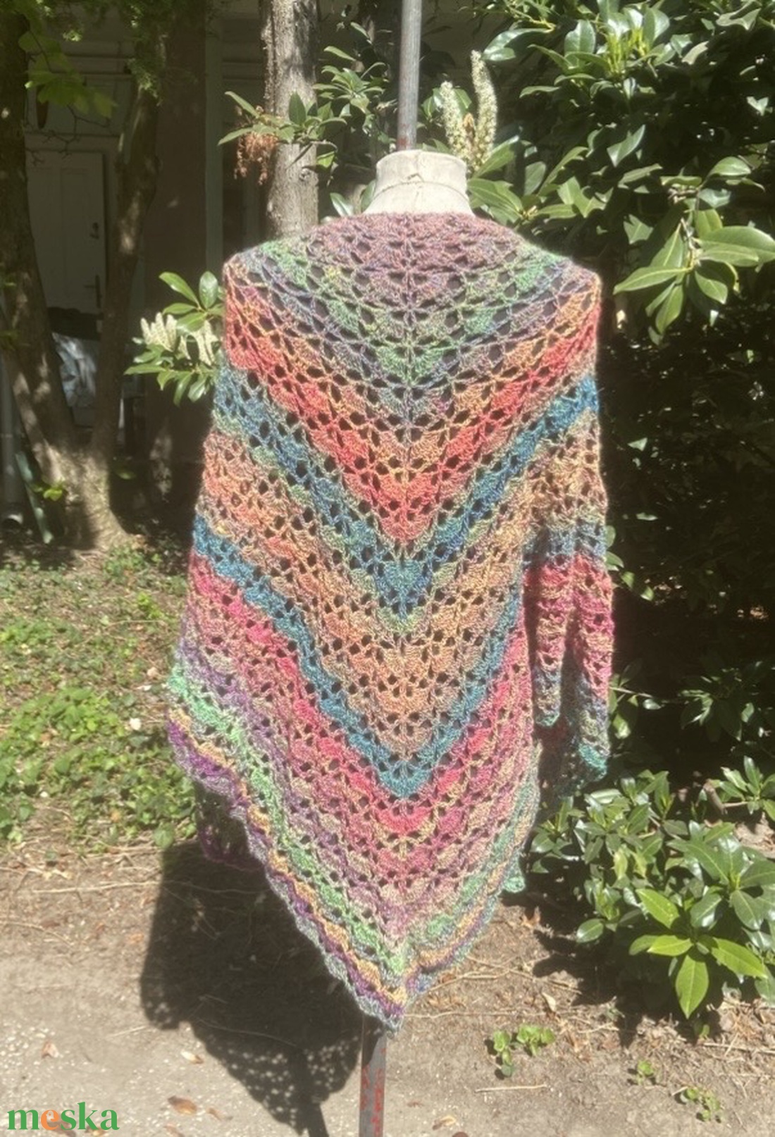 Virágos rét horgolt vállkendő sálkendő  - ruha & divat - sál, sapka, kendő - vállkendő - Meska.hu