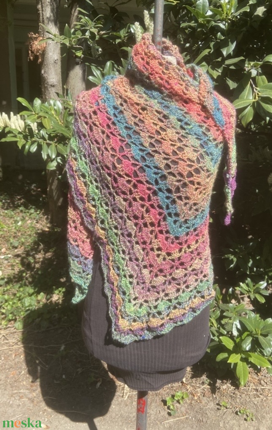 Virágos rét horgolt vállkendő sálkendő  - ruha & divat - sál, sapka, kendő - vállkendő - Meska.hu