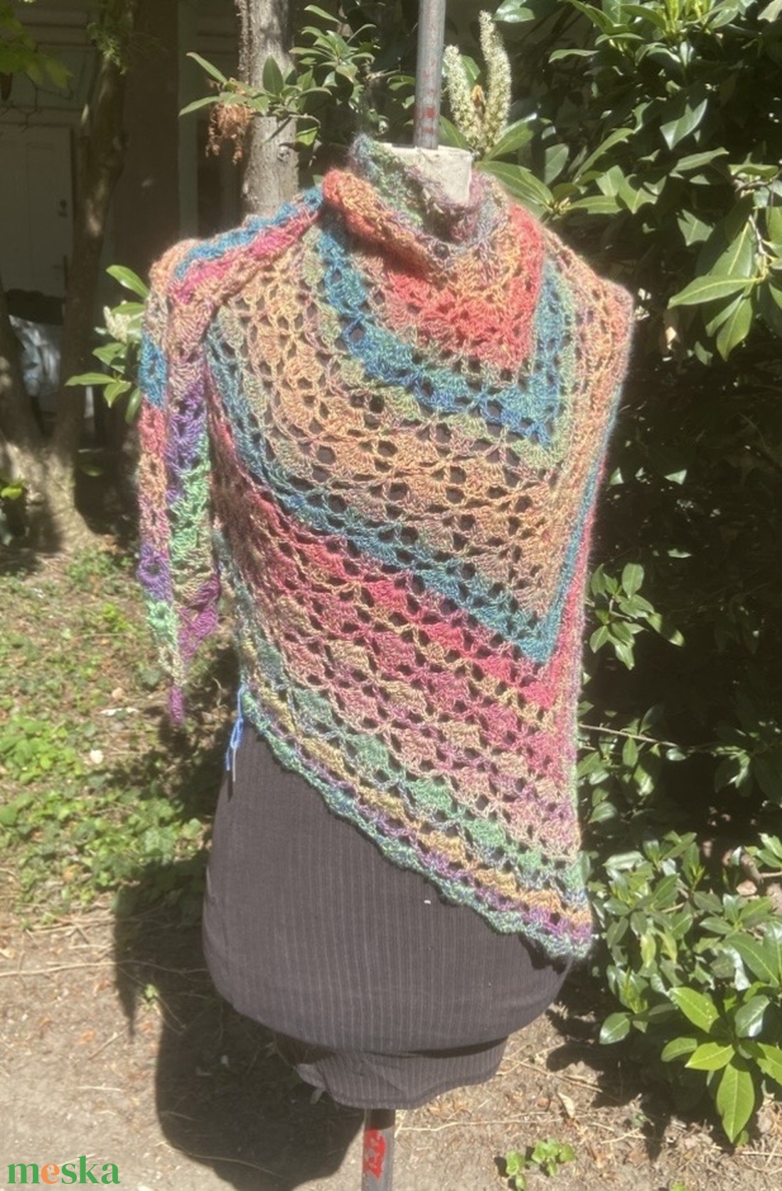 Virágos rét horgolt vállkendő sálkendő  - ruha & divat - sál, sapka, kendő - vállkendő - Meska.hu