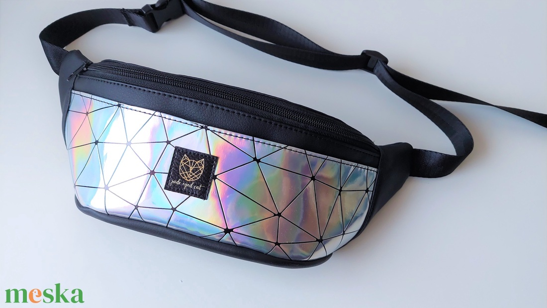 Spiderwebs ezüst-holografikus mintás övtáska - táska & tok - övtáska - Meska.hu