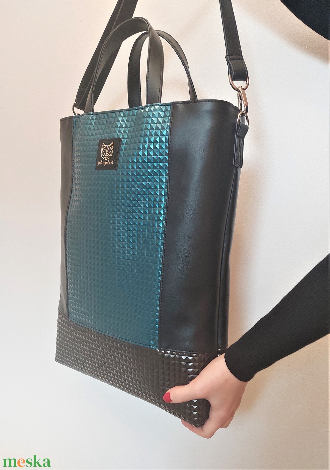Rochelle különleges mintájú fekete-petrolkék műbőr crossbody / válltáska - táska & tok - kézitáska & válltáska - válltáska - Meska.hu