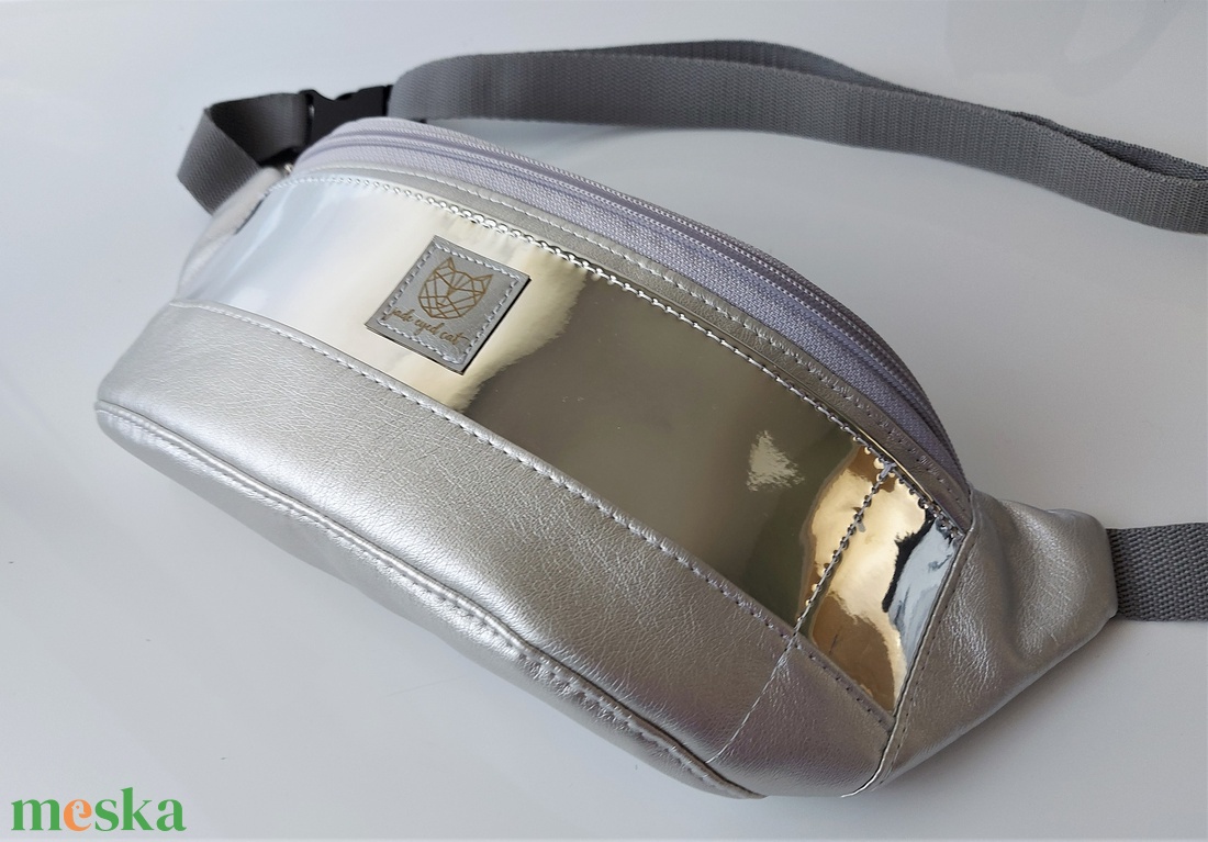 Astronaut ezüst színű műbőr táska tükrös betéttel - táska & tok - övtáska - Meska.hu