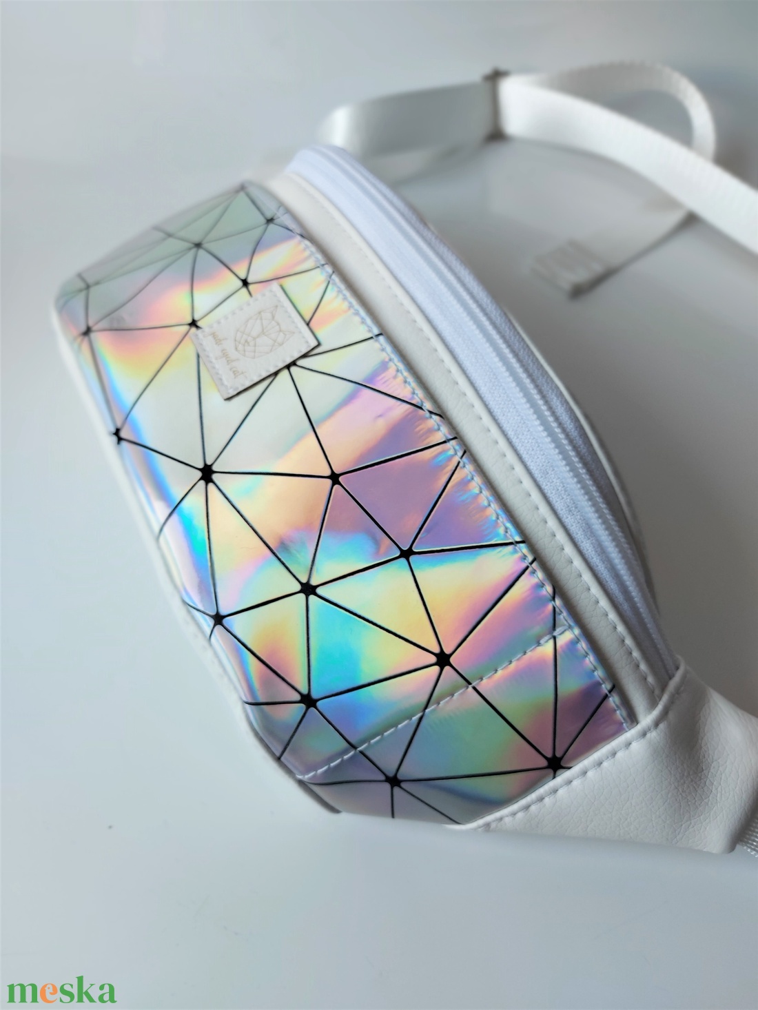 Fehér műbőr övtáska ezüst-holografikus mintás zsebbel - táska & tok - övtáska - Meska.hu Fehér műbőr övtáska ezüst-holografikus mintás zsebbel - táska & tok - övtáska - Meska.hu