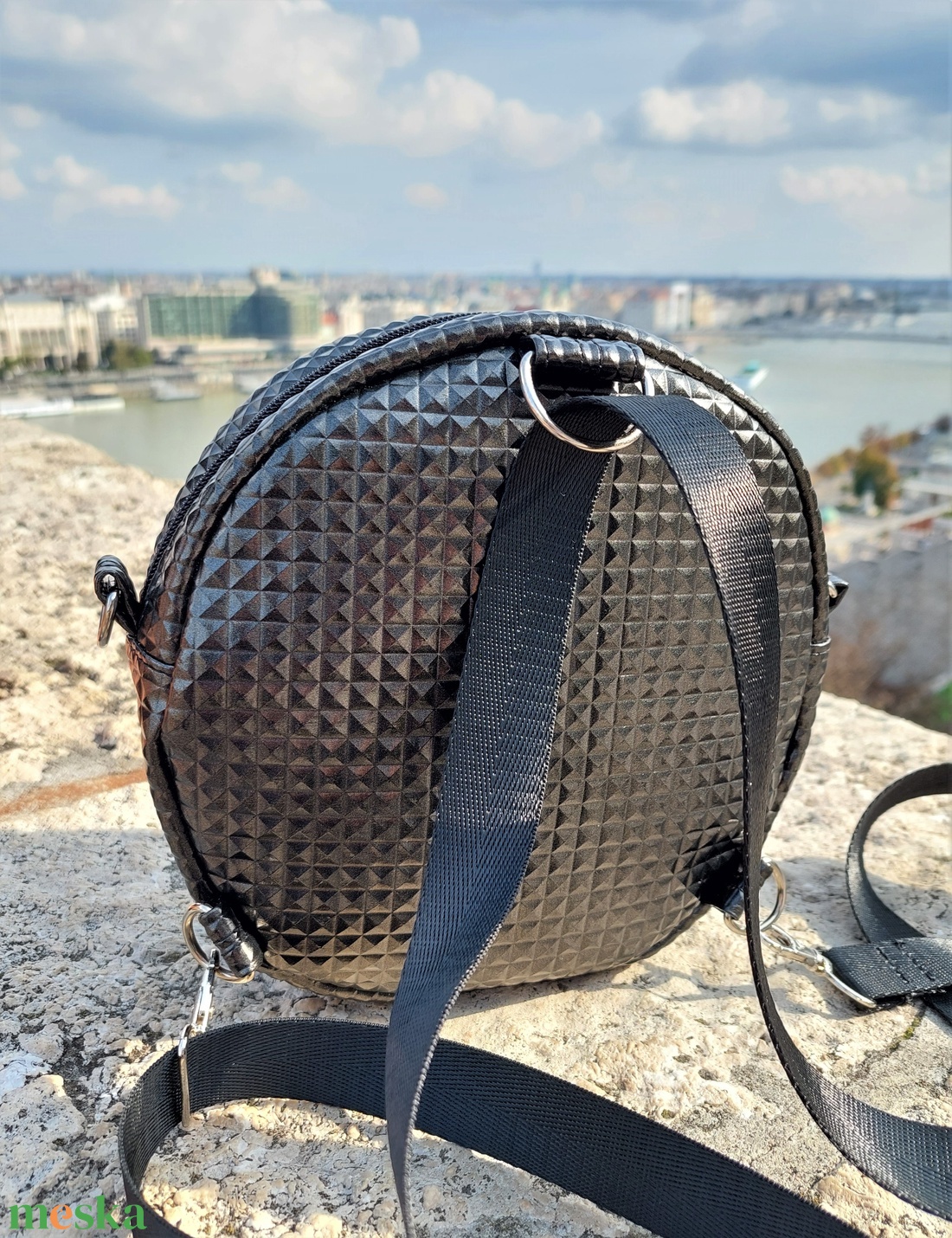 Full Moon 2in1 válltáska és hátitáska fekete színű piramismintás anyagból - táska & tok - kézitáska & válltáska - vállon átvethető táska - Meska.hu