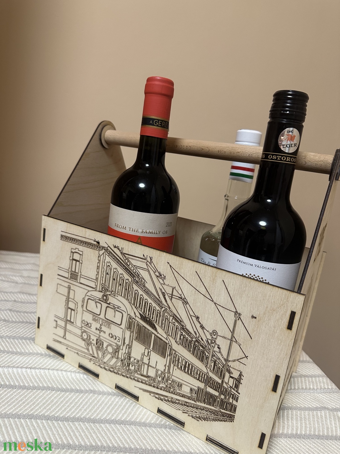Grávírozott fa italhordó láda/italtartó box(Születésnapra, névnapra, apák napjára, nyugdíjas búcsúztatóra) - otthon & életmód - konyhafelszerelés, tálalás - tálalás - bortartó - Meska.hu