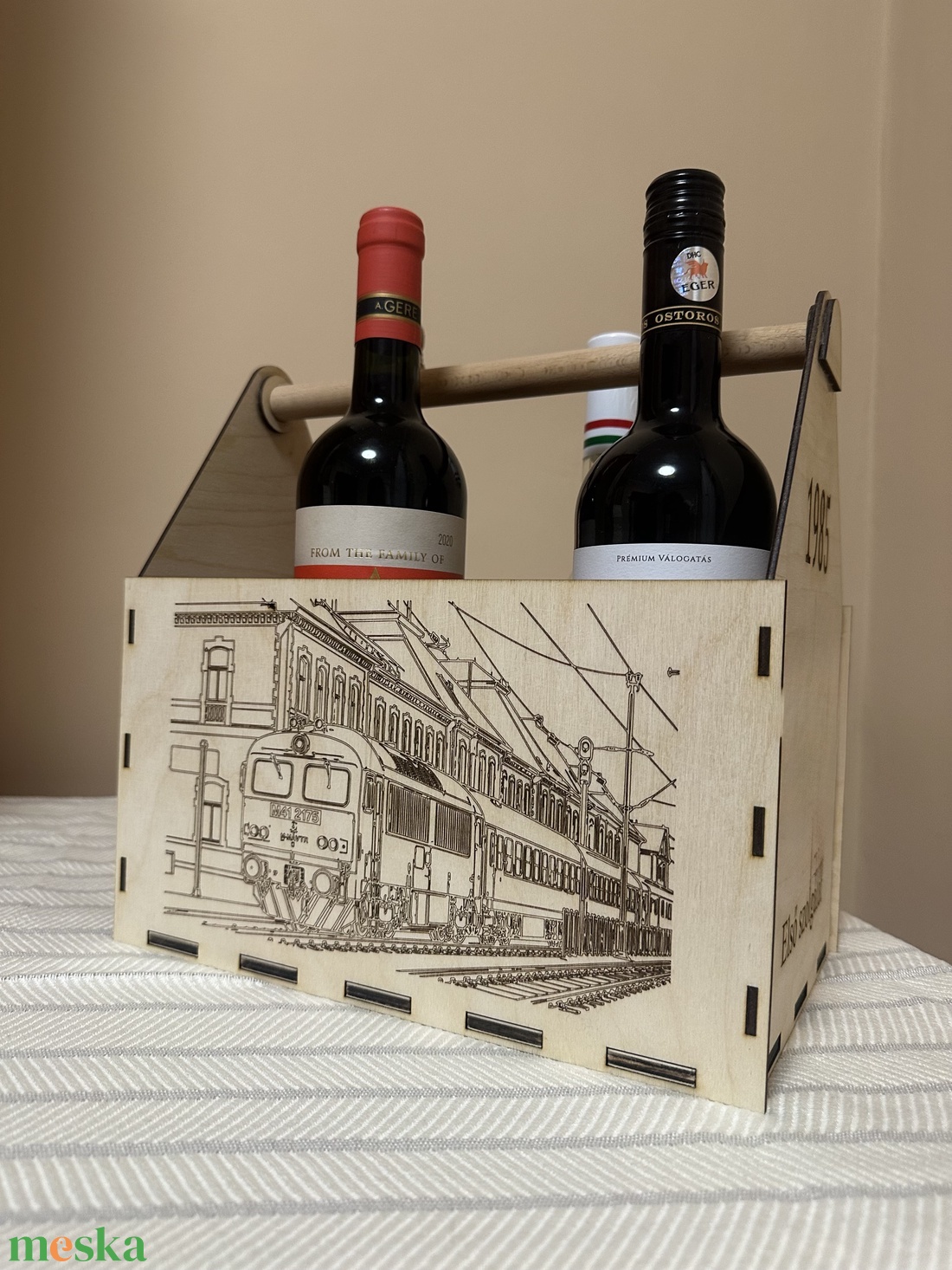 Grávírozott fa italhordó láda/italtartó box(Születésnapra, névnapra, apák napjára, nyugdíjas búcsúztatóra) - otthon & életmód - konyhafelszerelés, tálalás - tálalás - bortartó - Meska.hu