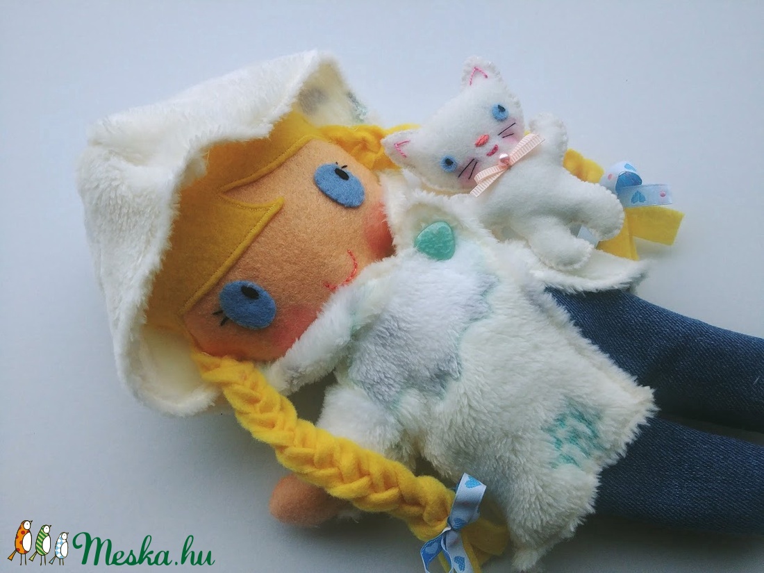 Hanna- öltöztethető textilbaba kis cicával,kiegészítőkkel és tároló zsákkal (Azonnal vihető!) - játék & sport - baba & babaház - öltöztethető baba - Meska.hu