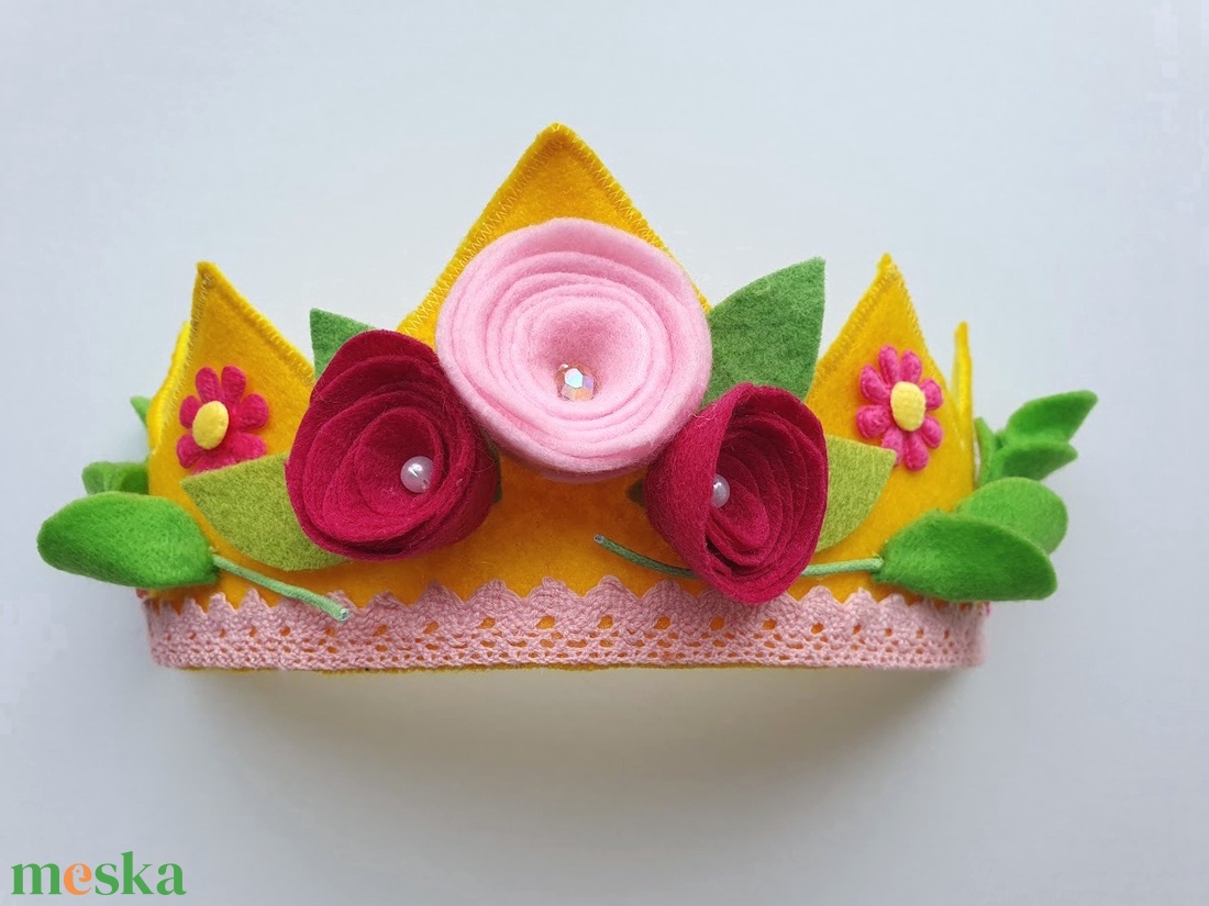 Virágokkal, csipkével, gyöngyökkel díszített királykisasszony korona - RENDELHETŐ! - játék & sport - szerepjáték - Meska.hu Virágokkal, csipkével, gyöngyökkel díszített királykisasszony korona - RENDELHETŐ! - játék & sport - szerepjáték - Meska.hu