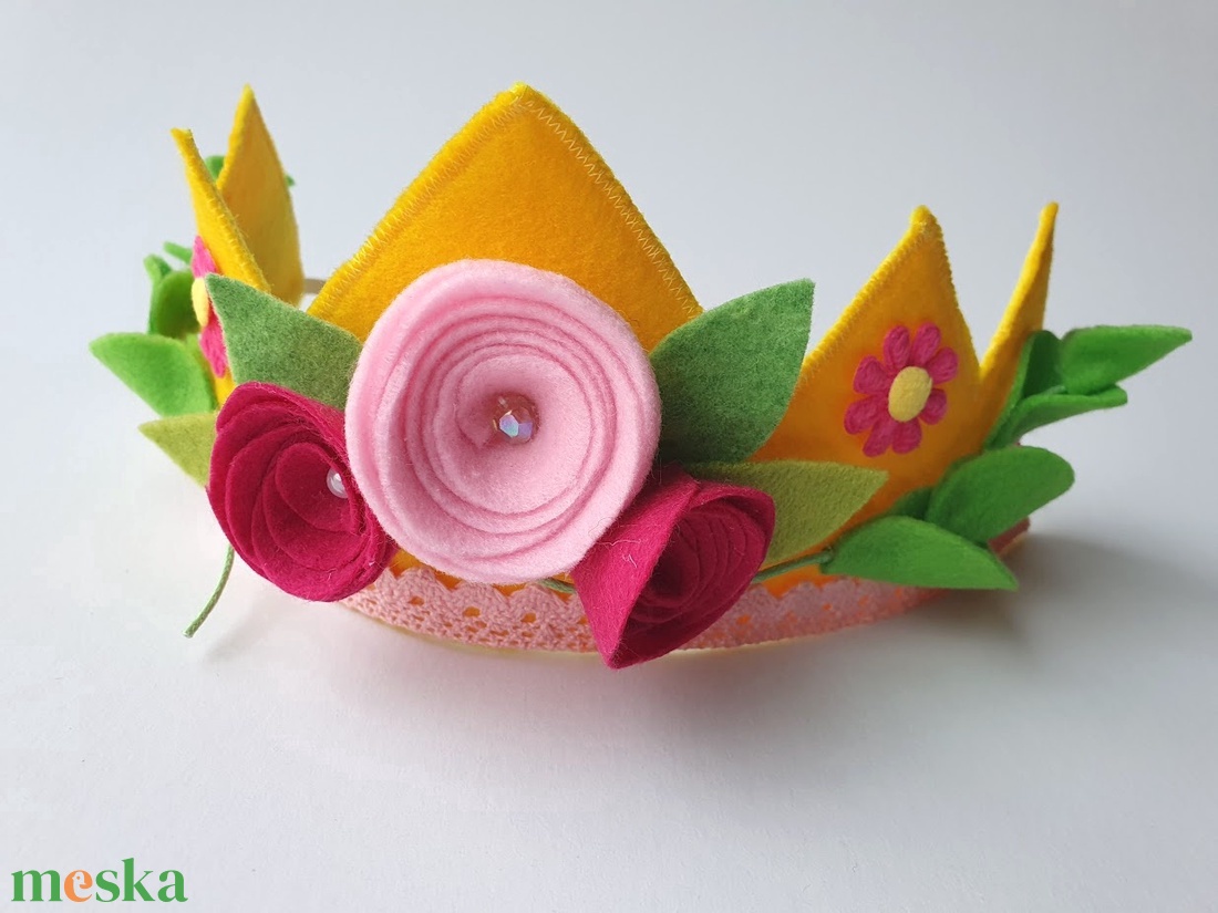 Virágokkal, csipkével, gyöngyökkel díszített királykisasszony korona - RENDELHETŐ! - játék & sport - szerepjáték - Meska.hu Virágokkal, csipkével, gyöngyökkel díszített királykisasszony korona - RENDELHETŐ! - játék & sport - szerepjáték - Meska.hu