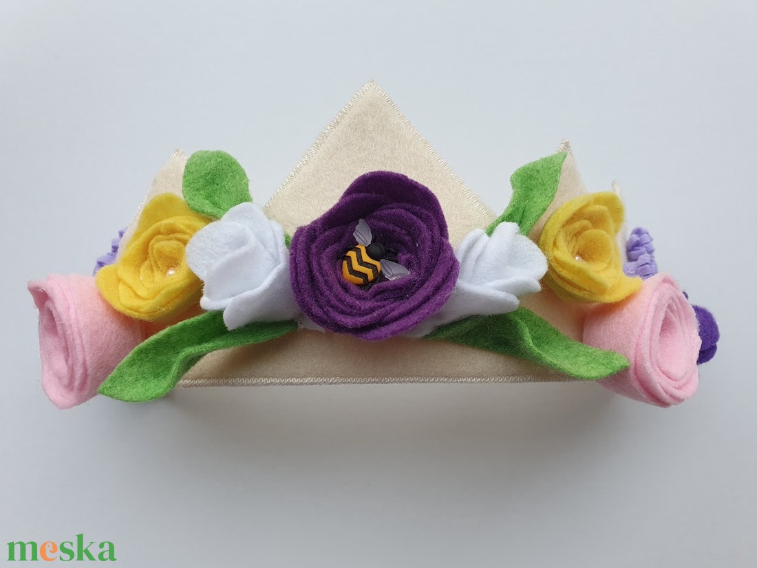 Virágokkal, méhecskével, gyöngyökkel díszített királykisasszony korona - AZONNAL VIHETŐ! - játék & sport - szerepjáték - Meska.hu