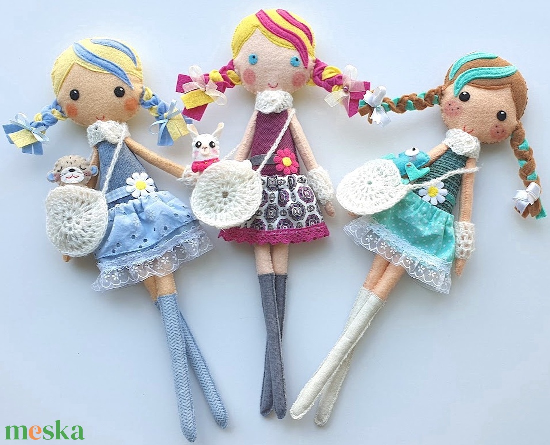 Lulu- öltöztethető  textilbaba  kis kaméleonnal és kiegészítőkkel - Azonnal vihető! - játék & sport - baba & babaház - öltöztethető baba - Meska.hu