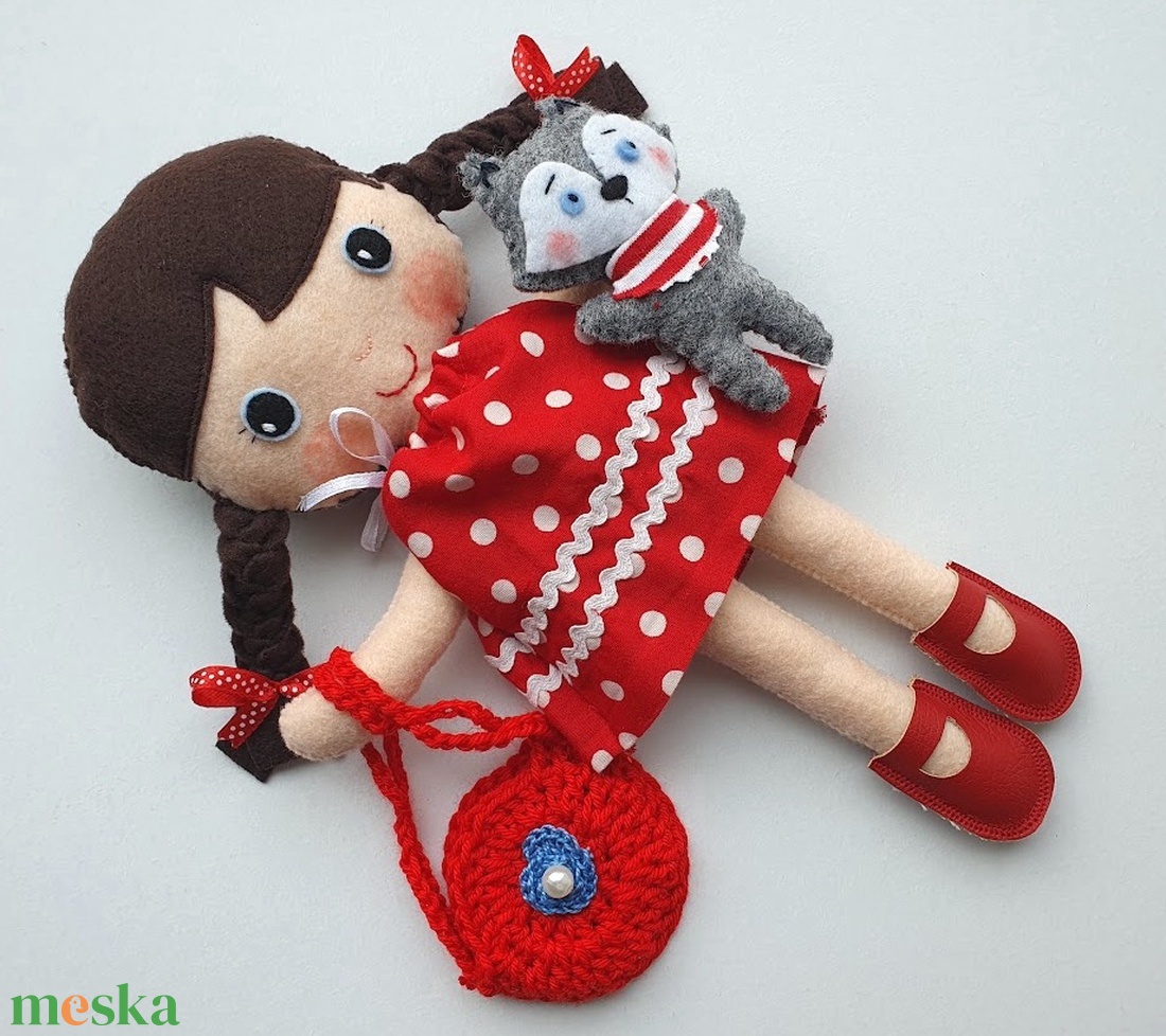 Piroska- öltöztethető textilbaba kis farkassal és kiegészítőkkel (Azonnal vihető!) - játék & sport - baba & babaház - öltöztethető baba - Meska.hu