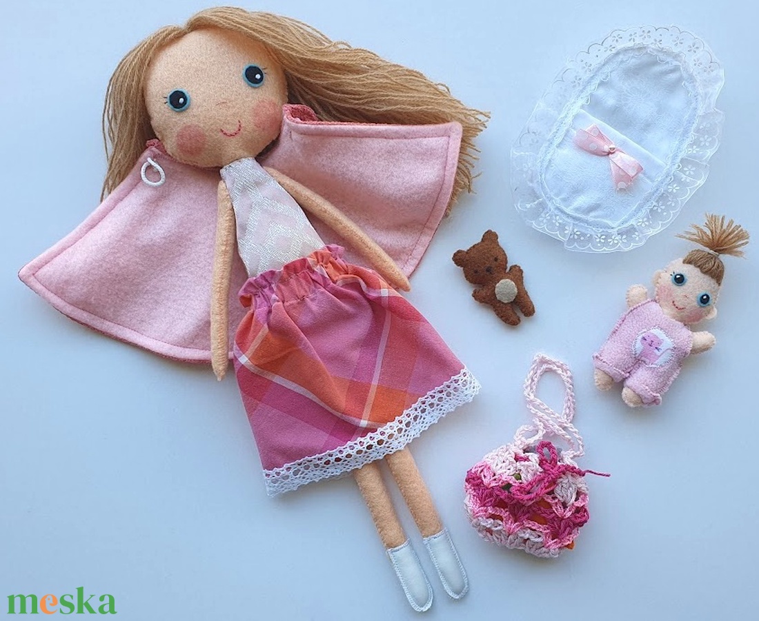 Anya és kisbabája - Öltöztethető textilbaba pólyás kisbabával és mindenféle kiegészítőkkel - játék & sport - plüssállat & játékfigura - ember - Meska.hu Anya és kisbabája - Öltöztethető textilbaba pólyás kisbabával és mindenféle kiegészítőkkel - játék & sport - plüssállat & játékfigura - ember - Meska.hu