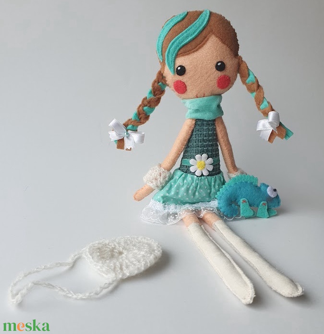 Milla- öltöztethető  textilbaba  kis kaméleonnal és kiegészítőkkel - Azonnal vihető! - játék & sport - baba & babaház - öltöztethető baba - Meska.hu Milla- öltöztethető  textilbaba  kis kaméleonnal és kiegészítőkkel - Azonnal vihető! - játék & sport - baba & babaház - öltöztethető baba - Meska.hu