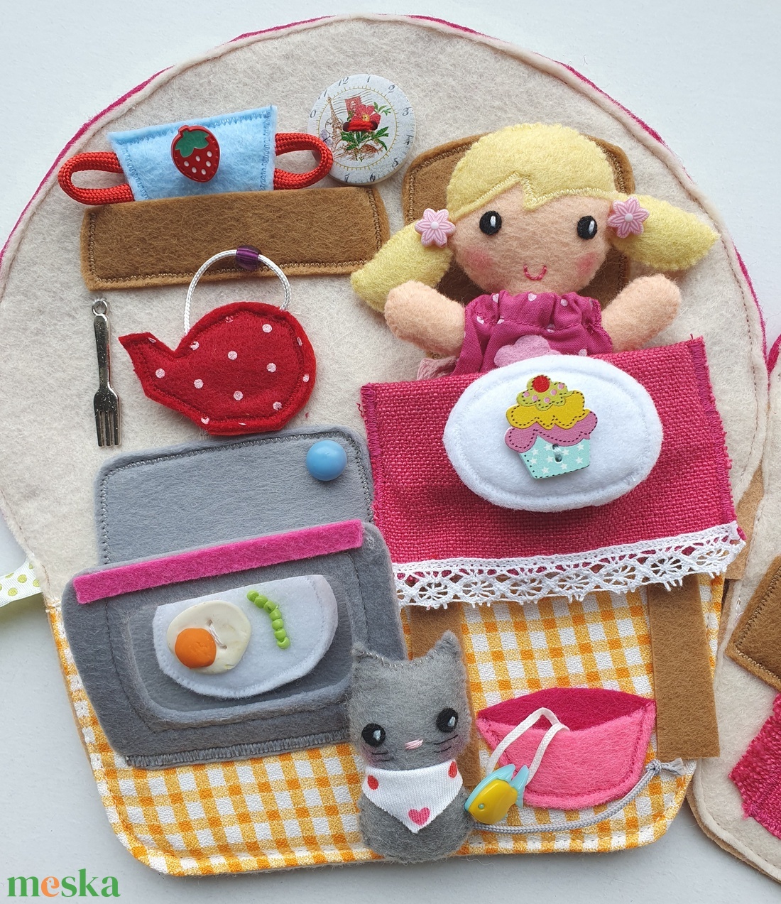 Mia baba muffin házikója- játszókönyvecske öltötztetős babával és kiscicával AZONNAL VIHETŐ! - játék & sport - textilkönyv & babakönyv - Meska.hu