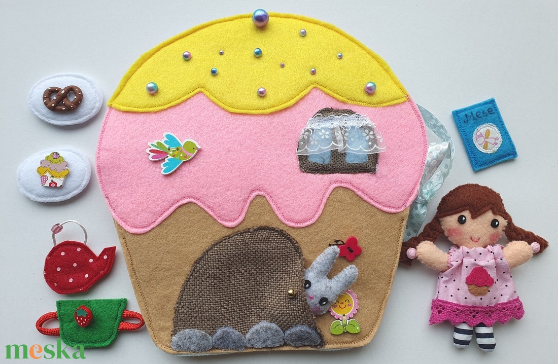  Borka baba muffin házikója- játszókönyvecske öltötztetős babával és kisnyuszival - AZONNAL VIHETŐ! - játék & sport - textilkönyv & babakönyv - Meska.hu