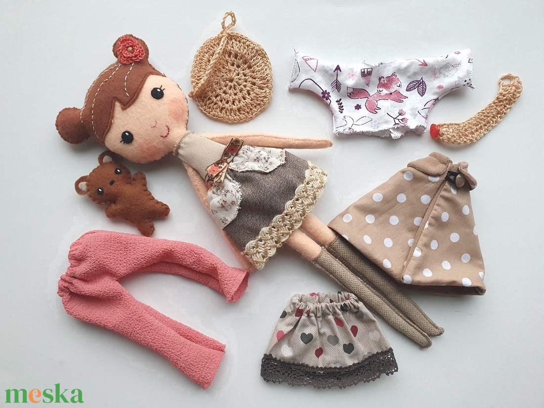 Hanka- öltöztethető  textilbaba pinduri macival és kiegészítőkkel - AZONNAL VIHETŐ! - játék & sport - baba & babaház - öltöztethető baba - Meska.hu
