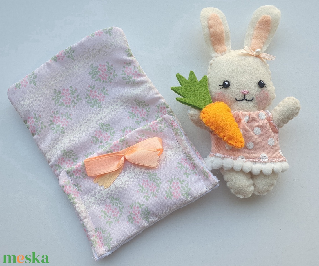 Apróságok szundizsákban- cuki nyuszilány répával - játék & sport - plüssállat & játékfigura - nyuszi - Meska.hu