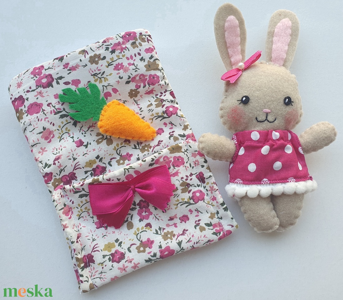 Apróságok szundizsákban- cuki nyuszilány répával - játék & sport - plüssállat & játékfigura - nyuszi - Meska.hu
