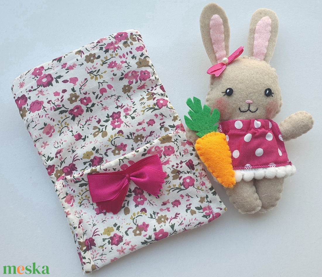 Apróságok szundizsákban- cuki nyuszilány répával - játék & sport - plüssállat & játékfigura - nyuszi - Meska.hu