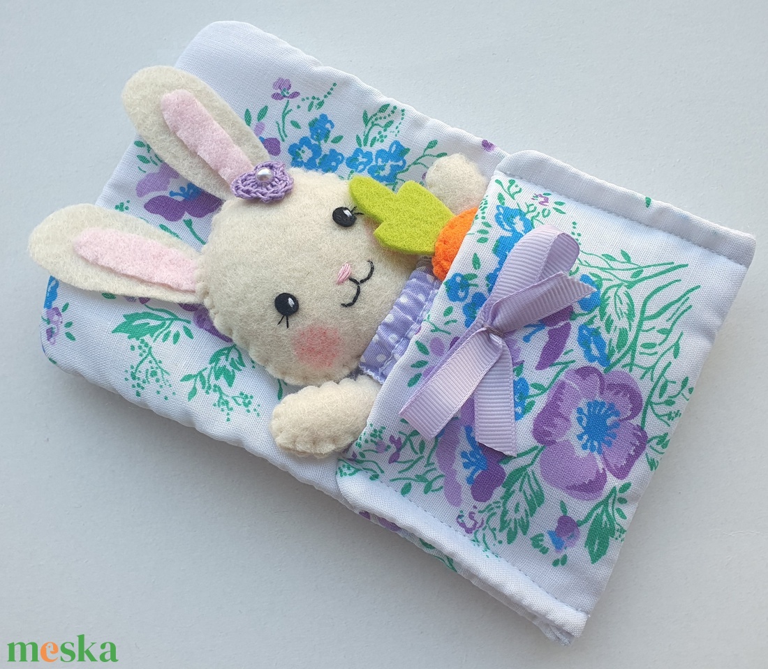 Apróságok szundizsákban- cuki nyuszilány répával - játék & sport - plüssállat & játékfigura - nyuszi - Meska.hu