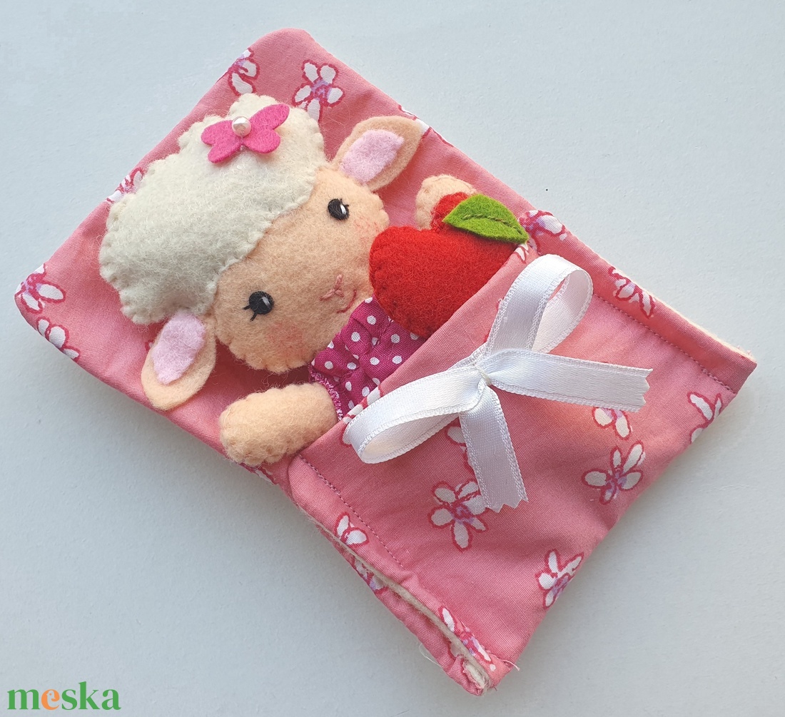 Apróságok szundizsákban- cuki barilány almával - játék & sport - plüssállat & játékfigura - láma - Meska.hu