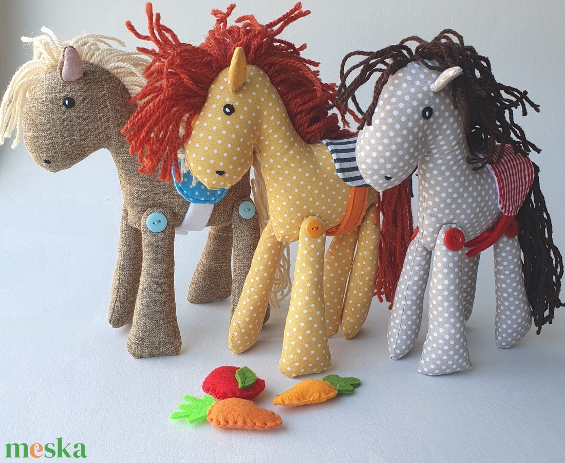 Szellő - cuki lovacska répával és levehető nyereggel AZONNAL VIHETŐ! - játék & sport - plüssállat & játékfigura - ló - Meska.hu