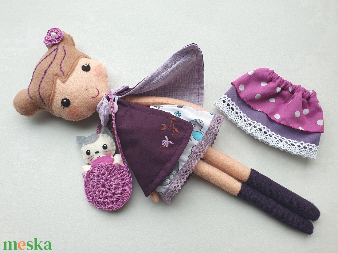 Lili- öltöztethető  textilbaba pinduri cicával és kiegészítőkkel - AZONNAL VIHETŐ! - játék & sport - baba & babaház - öltöztethető baba - Meska.hu